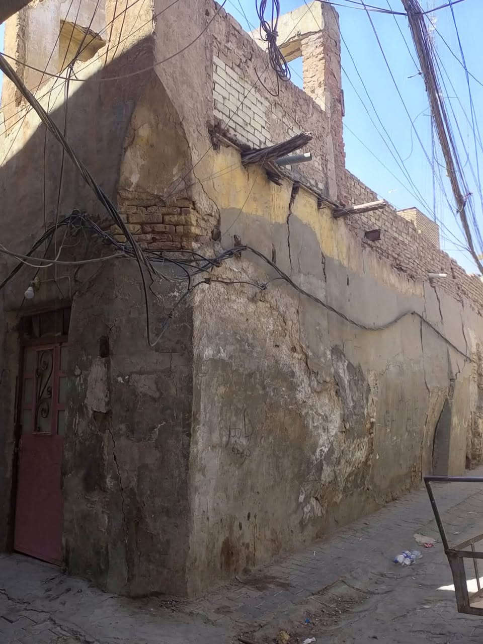 🚨 للبيع – بيت طابو صرف في الكاظمية المقدسة 🚨
📍 شارع صاحب الزمان – محلة الأنباريين القديمة
مقابل باب الأنباريين – قرب جامع الأنباريين
يبعد 200 متر فقط عن مرقد الإمامين الجوادين (ع).

▪️ المساحة: 165 م²
▪️ الواجهة: 10 م
▪️ النزال: 16 م
▪️ سند جديد (2024 – 2026)

سعر المتر: 4,000,000 دينار

📞 للاستفسار:
***********
***********

حكيم نجم للاستثمار العقاري
