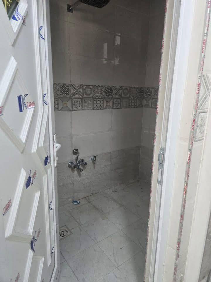 ‏الإيجار بيت طابق أرضي
‏حي الفلاح الثانية 
‏المساحة 110 متر
‏غرفة كبيرة وهول واستقبال ومشتملات ومطبخ بناء حديث
***********
***********
