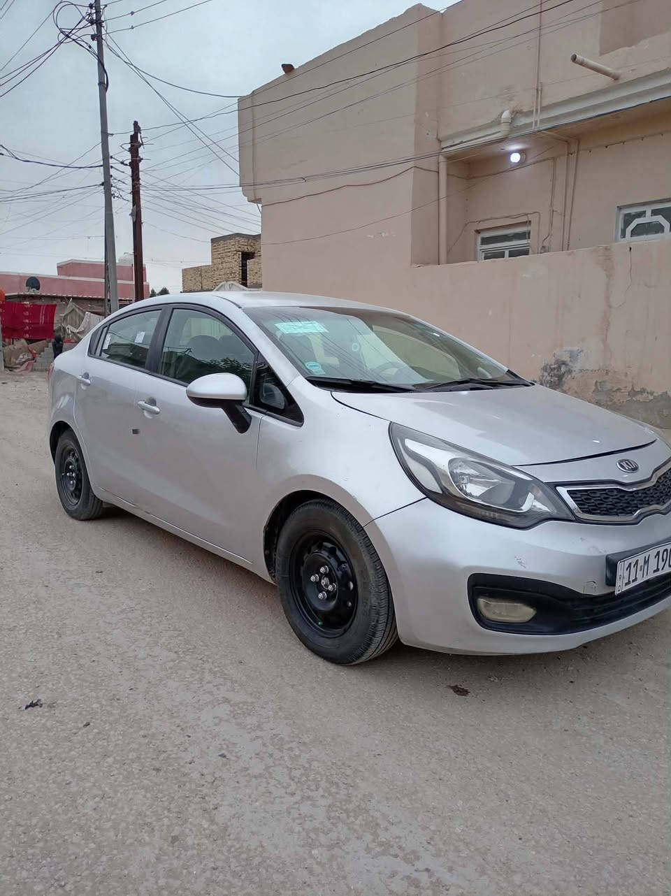 كيه ريو مديل 14 امريكي حادثه بس بنيد مصلح نفسه وملاولين جاملغ ويااا رقم بغداد تحويل مباشر مكينه 1600 ماشيه 170 السياره نظيفه جدااا كل نقص مابيه جاهزه من كلشي السعر 81 اي استفسار ***********
