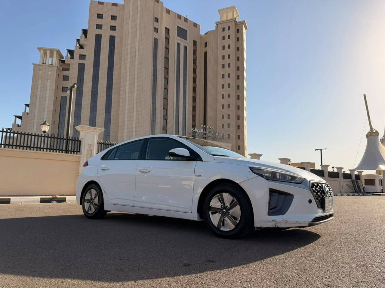 #هونداي-ايونك -موديل -2020
Hyundai IONQ-2020 Hybrid 
اللون ابيض  رقم بغداد مشروع وطني 
بصمه ابواب 
تحديد مسار
شاشة اصلية
زجاج كهرباء 
ثلاث وضعيات للقيادة EV , Eco , Drive
نظام خرائط Navigatio
كاميرا للرجوع للخلف
مدخل AUX - USB
مشغل Bluetooth
تحكم - أوامر صوتية
مانّع انزلاق ( ESB )
حساس ضباب
كشافات ابيض 
رادار تنبية خروج عن المسار
سنتر لوك
اضويه ترحيب بصمة 
العنوان الانبار -الرمادي
السعر 120$ورقه وبي مجال حك الجيه
للاستفسار : ***********

