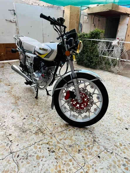 السلام عليكم دراجه ايراني 5كير محرك 200 sمكفوله كفاله عامه دراجه مامفتوح بيها برغي اوراق كامله موديل ٢٥ صار شهرين امنزلها السعر ٧٧٥وبيها مجال الطيبين مكاني بغداد هاذا رقمي ***********
