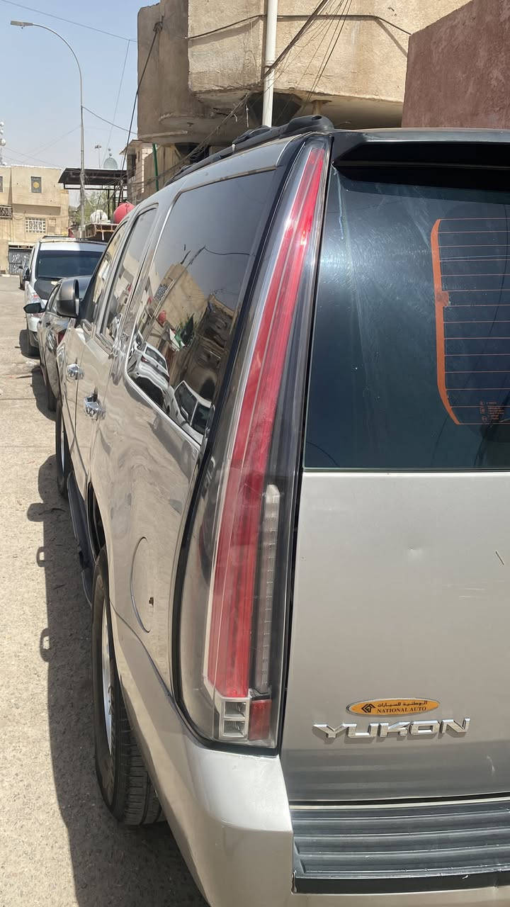 ٢٠٠٨ سيارة تخم تاير كشن جلد  للبيع بدون رقم او مراوس بجمسي ابيض *********** بيها قمارة كص
