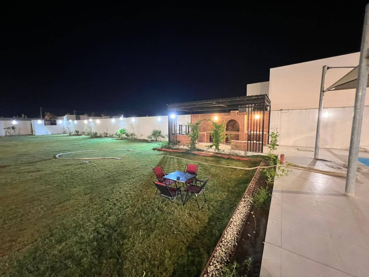 🔥 للبيع مزرعة استراحة راقية في بلد 🔥

📐 المساحة: 1750 متر مربع
📍 الموقع: تبعد 100 متر فقط عن الشارع العام
🏊 مسبح كبير 14×6 متر مضاء
🏡 بيت + حديقة 800 متر
💰 السعر: مناسب جداً وقابل للتفاوض للجادين فقط

للتواصل واتساب: ***********
