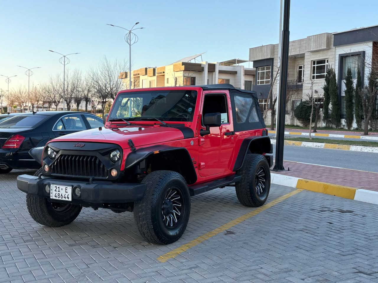 jeep wrangler 2013 
مۆدێل ٢٠١٣ خلیجی سفری شه‌ریكه گێر عادی كه‌شف‌ بێ بۆیاخ بێ سارد بێ شوخوت بێ چاڵ بێ ده‌عم و كراوه‌ سه‌یاره‌كه‌ وه‌ك سفر وایه زۆۆر تازه‌یه‌ مه‌كینه‌ی نه‌كراوه‌ته‌وه‌ تایه‌ی تازه‌ سه‌نه‌وی تازه‌ بێ ته‌قه‌و ره‌قه‌ دینارێ مه‌سره‌فی تیا نیه‌ مه‌كینه‌ی ٣.٦ مه‌رخوب به‌ ناوی خۆمانه‌وه‌یه‌ 
نرخ:١٣٢ مه‌جال
*********** السليمانية, العراق
