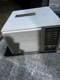 ثلاجه كونكر نظيفه وشغاله ومامصلحه تجمد وتبرد 22قدم ب250 الف وكيف شغال ...