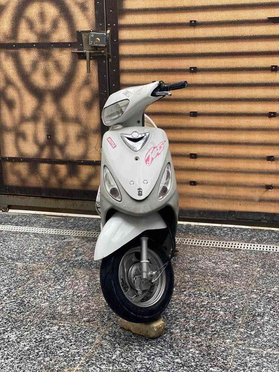 سلام عليكم " دراجه قجمه " مكينه مفتوحه بس ناعمه تجي وتسمع خرسه , كفرات بلاديه + كلجات رياضي + كهربائيات كامله مابيهن نقص + ضفيره بلاديه مابيه قطع 1 او تيب كله فيش جيب وشد + دراجه شلعه معدل + نقوصات بس باتري / وذيل خلفي
سعرها 650 وبيه مجال قليل لشرايه تواصل فقط واتساب ***********‏ البصرة, العراق
