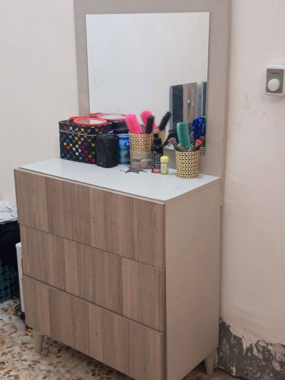 غرفه خشاب للبيع السعر 400 وبيه مجال مكاني بابل ***********

