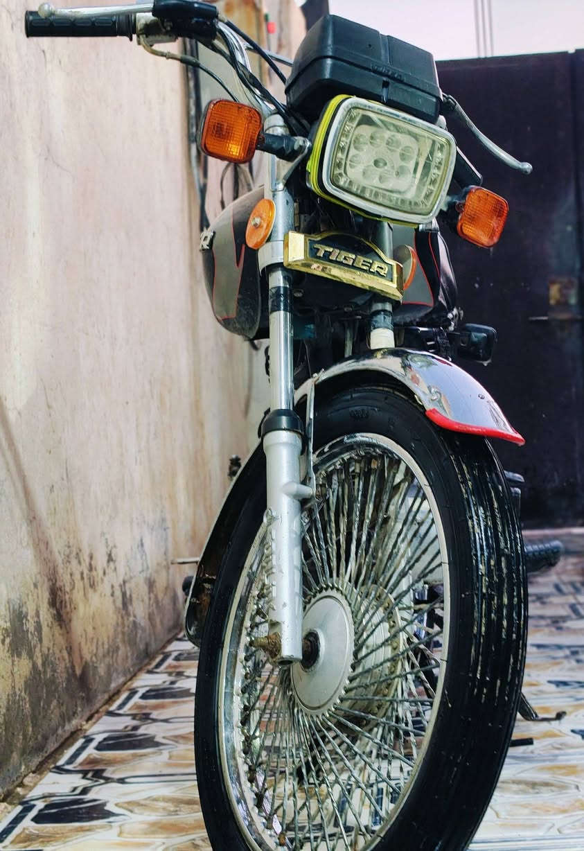 السلام عليكم دراجة تايكر موديل 2021 النظافة كدامك شغل هندر وطلع اوراق اصولية السعر 350 عنواني ديالى بعقوبة الكاطون قرب مكتب بيروت للاستفسار ‏‪0770 775 5684‬‏
