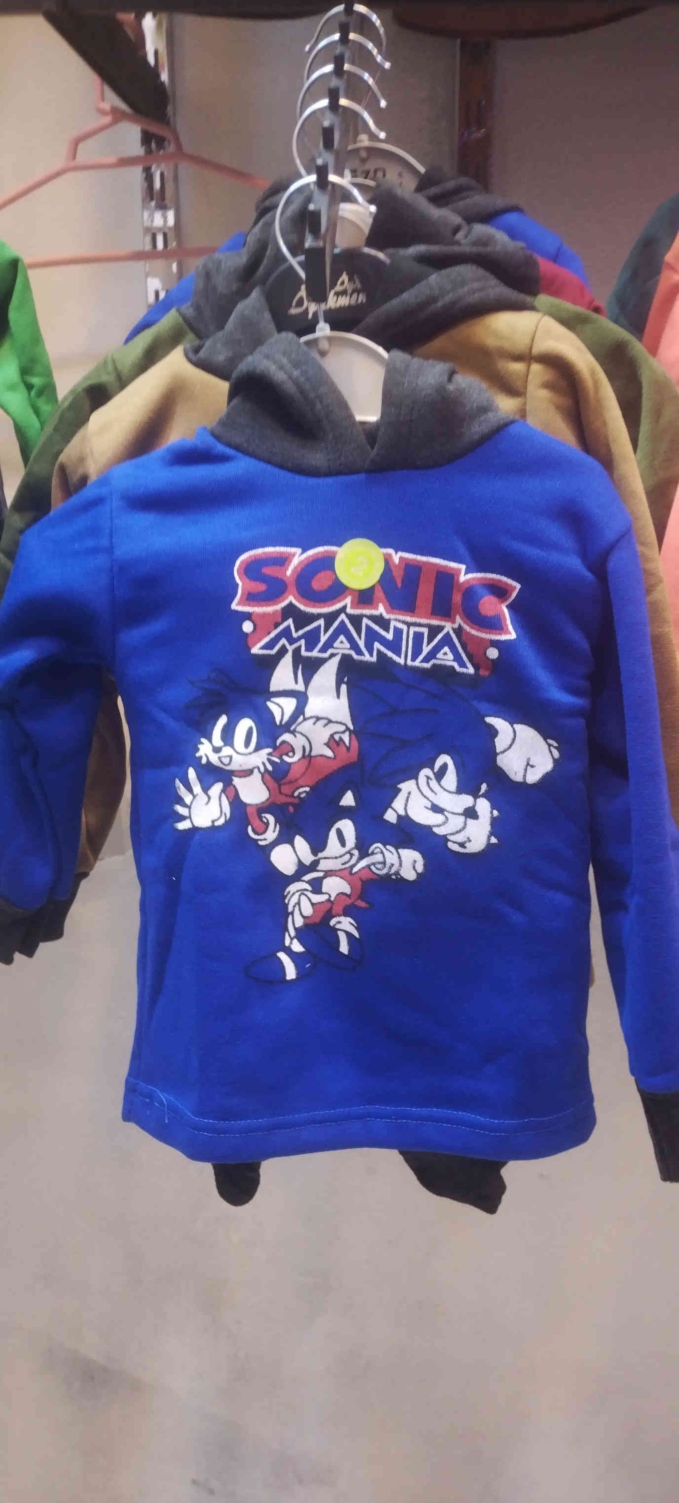 ملابس شتوي من سنه وحتى تسع سنوات بناتي وولادي سعره فقط 5000 دينار ***********
