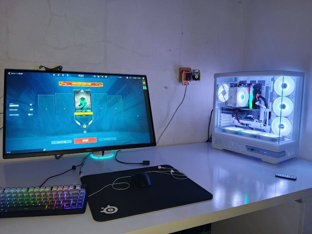 تجميعة للبيع
مواصفاتها 
المعالج (CPU): Intel Core i5-14400F
اللوحة الأم (Motherboard): ASUS PRIME H610MK D4
الرام (RAM): 16GB 3600MHz T-Force RGB
كرت الشاشة (GPU): ZOTAC RTX 5060 Ti Twin 16GB
التخزين: M.2 NVMe سعة 1TB من AGI بسرعة 4700MB/s (Gen4)
مبرد المعالج: DeepCool AG400 RGB
مزود الطاقة (PSU): Antec 750W

و مواصفات الشاشة 
 MSI MAG 275QF 27-inch 2K Gaming Monitor, 2560 x 1440 (UHD), 0.5ms Response Time, 

ما ابيع قطع ابيعها كامله هي والشاشة فقط.
كل الكراتين موجودة 
بالنسبة للسعر ما اعرف صراحه كم سعرها حاليا بسبب صعود الاسعار اي احد ينطيني سعر زين ابيع رجاء لحد يكسر بالسعر


**إذا كنت صاحب هذا الإعلان وتريد حذفه لأي سبب، رجاءا أرسل رسالة إلى الدعم الفني**