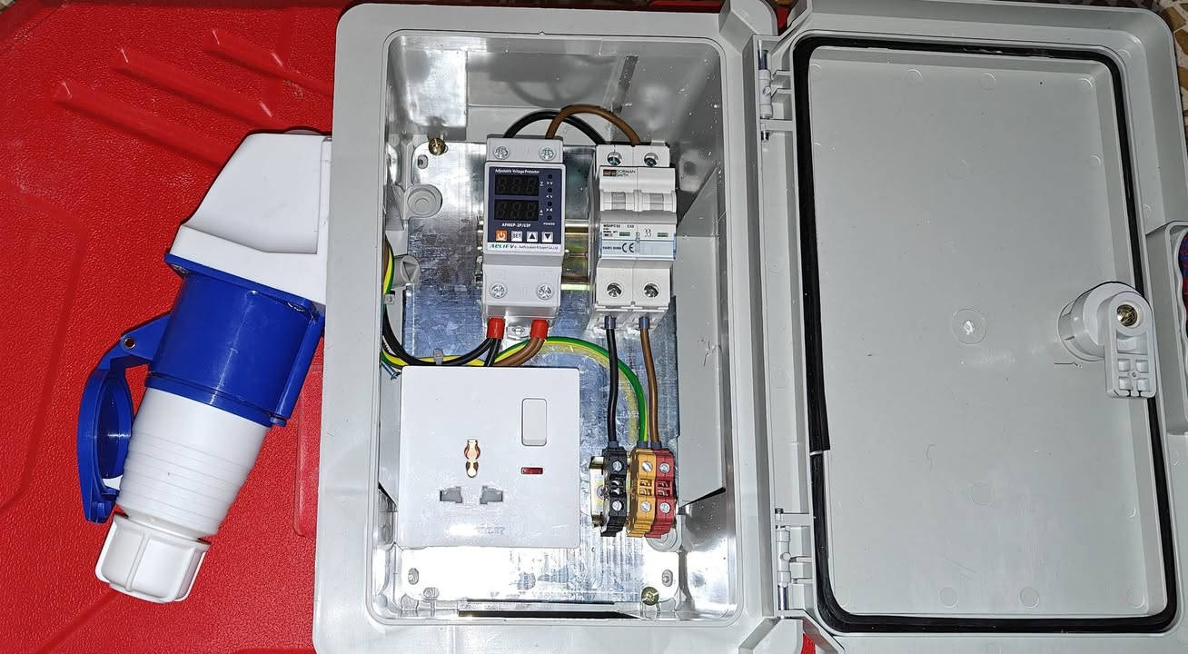 يتوفر لدينا بورد خاص للسيارات الشحن 
وأيضا يتوفر لدينا سويج بلك 
خاص بشاحنة سيارات BYD 
للتواصل والاستفسار 
مراسلة الصفحة 
او الاتصال بالرقم 
***********
***********
#نقدم_افضل_الحلول_الكهربائية
