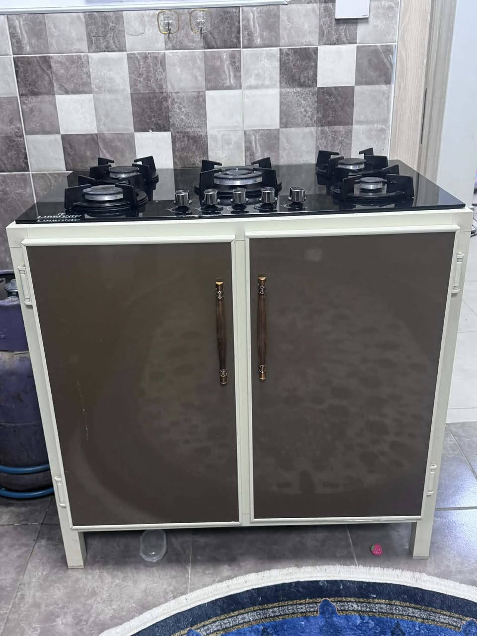 طباخ هو كاونتر تفصال نضيف اي ضرر مابي شغال نار زركه مستعجله ع بيعته للبيع سعر ١٧٥ وبي مجال بسيط المكان سريع الغزاليه شقق مجمع الديوان


**إذا كنت صاحب هذا الإعلان وتريد حذفه لأي سبب، رجاءا أرسل رسالة إلى الدعم الفني**