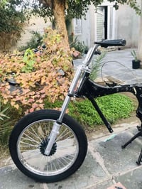 هاي دراجه تعمير كله جديد نقصه محرك وكشن وصلانصه والباقي كله جديد للبيع...