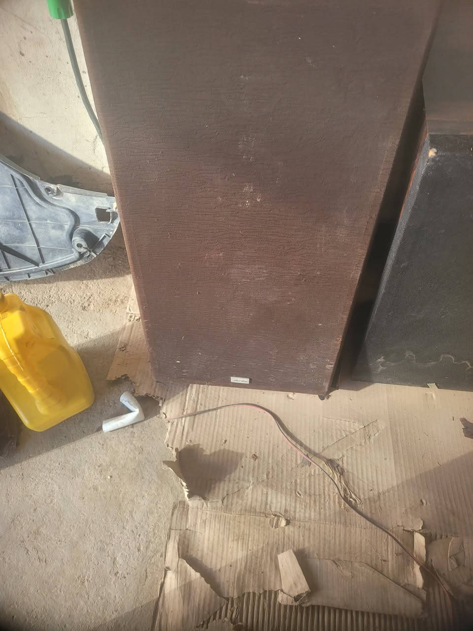عن اذن مسؤول الكروب.  مجموعة سماعات منفرده الجميع ياباني نظافه جيده  8. اوم. .  60 واط . سعر المفرد ٤٠ الف . يوجد توصيل .


**إذا كنت صاحب هذا الإعلان وتريد حذفه لأي سبب، رجاءا أرسل رسالة إلى الدعم الفني**