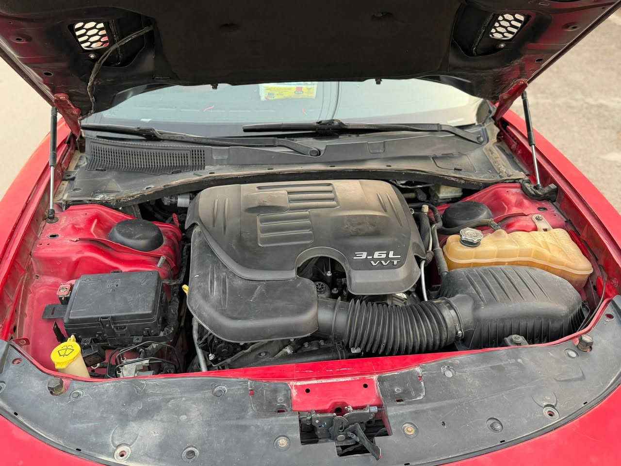 السلام وعليكم جارجر موديل 2016 رقم بغداد ماشي 71 بسمي سعره 155
محرك 3,6 صور حادث داخل منشور سعره 
موجوده بغداد حي الجامعه
***********
