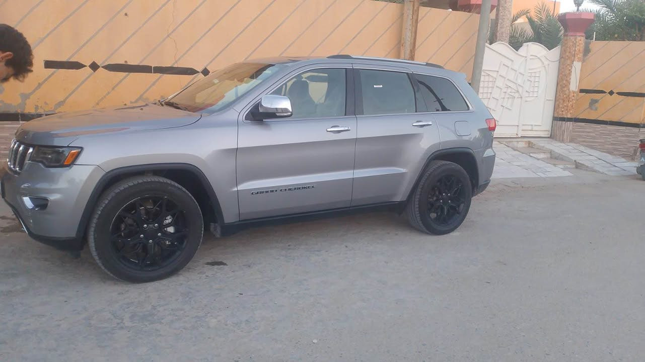 جيب كراند شيروكي لمتدد :2017
رقم بغداد الجديد بسمي هزة سنوية جديدة 
المحرك : V6.  3.6L 

فول فول 

معروفة مواصفات لمتدد

لون :سلفري غير محدد

حادث جاملغ وبنيد فقط
المواصفات  . 
* سقف بانوراما . 
* شاشه كبيرة  . 
* نظام الخرائط (GPS) .
* ستيرن كهربائي . 
* المصابيح الأمامية زنون .
* كشافات الضباب زنون .     
* تشغيل عن بعد .
* صندوق كهربائي .
* داخل اسود   .
* حفظ وضعيات الجلوس (ميموري) . 
* المقاعد الأمامية كهربائية .
* سستم صوت الباين. 
* حساسات أمامية
* حساسات خلفية . 
* كاميرا خلفية .
* تدفئة ستيرن . 
* المرايا الجانبية قابلة للطي .
* مرايا متحسسه للضوء العالي . 
* بلوتوث تلفون . 
* محدد سرعة . 
* نظام التشغيل والاطفاء الاوتوماتيكي ( Auto Start System ) .
*سستم صوت بيهة خرافي 

معروضة 212وبيهة مجال 
مكاني بصره
*********** شط العرب, البصرة
