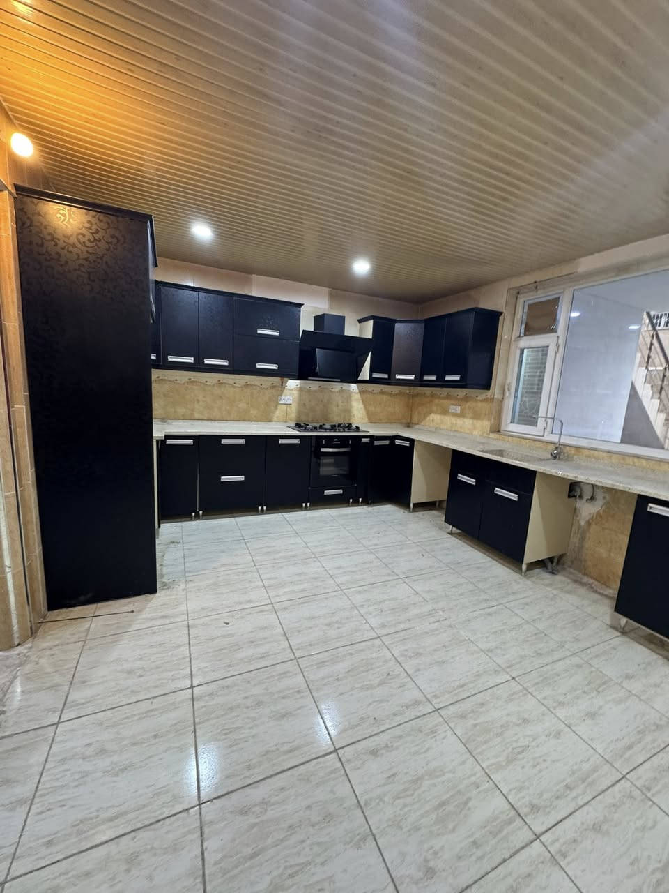 منزل للبيع في حي  #هفالان  ‏(مركز المدينة  اربيل) 
 خانوو بۆ فرۆشتن لەگەرەکی  #هەڤاڵان   
مساحة:- 100متر
  يتكون من :-
 مطبخ 
هول
 صحيات 
3 غرف نوم
البيت #طابو يسجل بأسم اي شخص يحمل الجنسية العراقية 
‏📍موقع البيت:-هفالان قريب عل  سایدین منارە 
  —————————————
‏ للاستفسار 
كورك ***********📞
اسيا ***********📞
—————————————
📍موقع عقارات جميل:- اربيل هفالان خلف مطعم باب الحارة 
 https://maps.google.com/?q=36.194012,44.049461
—————————————
