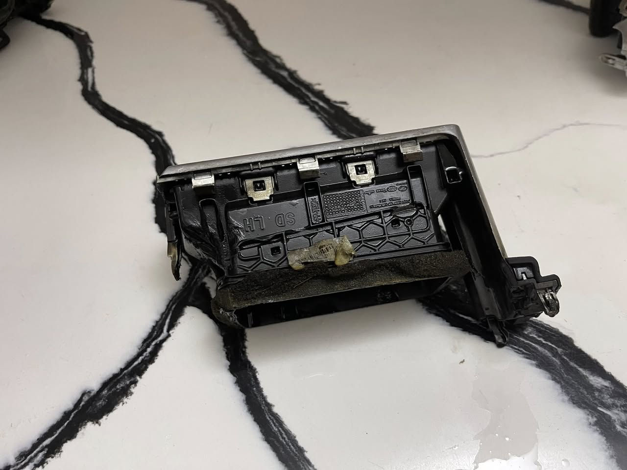 سلام عليكم عندي بوابات تبريد مال كياK5موديل 2024لاستفسار***********/او خاص
