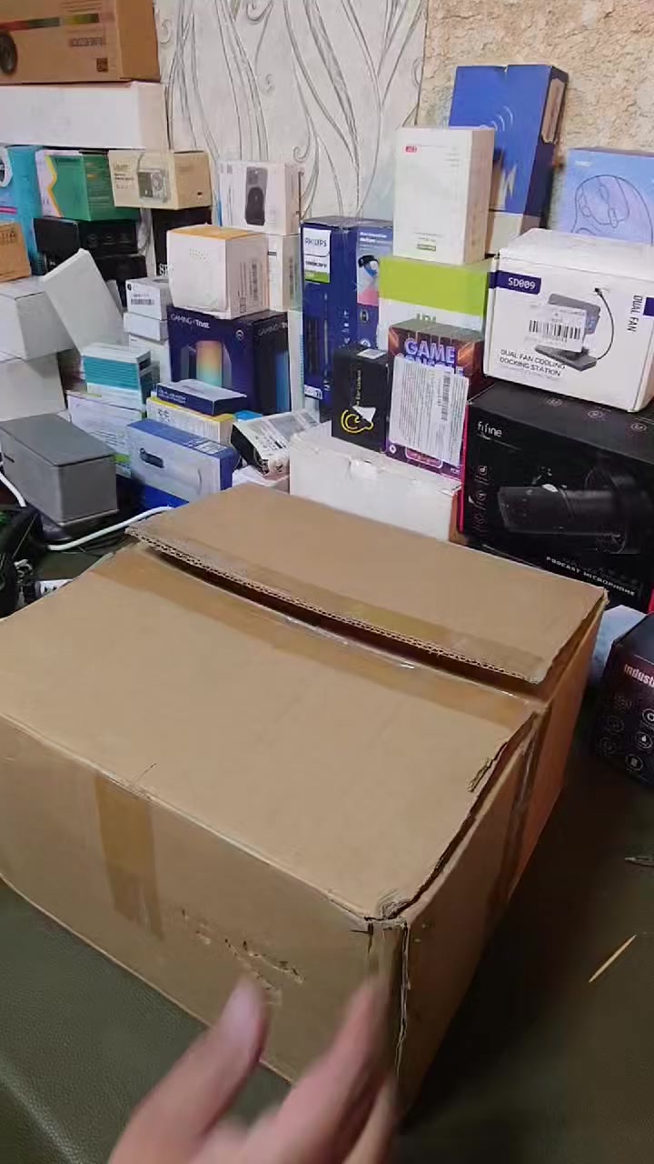 هذا الجهاز هو مصدر ضوء بارد LED طراز XD-301، ويستخدم بشكل أساسي في التطبيقات الطبية مثل المناظير وفحوصات الأسنان. 
نوع الضوء: LED ذو سطوع عالي مع درجة حرارة لون ثابتة. 
المنافذ: يحتوي على موصلات للألياف البصرية (Fiber Connector) لتوجيه الضوء بدقة. 
التحكم: يتيح الجهاز تعديل مستويات السطوع لتناسب الفحص المطلوب. 
الاستخدام: يُعد مكونًا أساسيًا للحصول على صور واضحة أثناء العمليات الطبية


**إذا كنت صاحب هذا الإعلان وتريد حذفه لأي سبب، رجاءا أرسل رسالة إلى الدعم الفني**