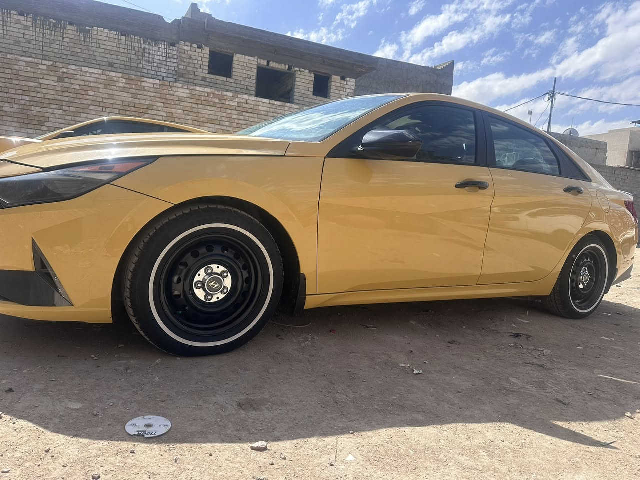 السلام عليكم.
النترا مديل ٢٠٢٢وارد امريكي لبيل واحد  ماعد البنيد مبدل 
مكينه ٢٠٠٠دوش برغي ما مفتوح بيها كير محور ATصار شهر  من حوّرتها بعد بضمان 
منظومة غاز 
منظومة زنون عالي وناصي
دوشمة عامة ارضيه وسقف وكشنات وتكم 
بصمه +بصمة ابواب 
رادارات امامي خلفي جانبي 
مثبت سرعه 
قياده ذاتيه 
تحديد مسار 
تبريد ثلج ❄️ 
تدفئه 
حداديه جديده 
تخم تاير 
رقم بغداد مصفره من كلشي عقد مروري بسم المشتري 
سياره شخط مابيها صافيه زلال الف ما تصرف عليها كبل للشارع 
مال جناي 
السعر 155وبيها مجال 

مكان السيارة كربلاء 
لاستفسار (***********)
