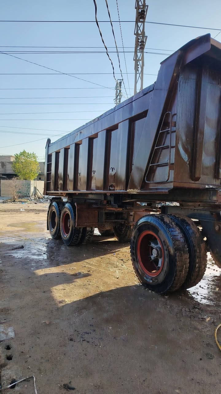 السلام عليكم مقطووره للبيع طول ٧متار وعشره تخم تاير ونج ٤٥ عربانه جاهزه للعمل الشراي يتصل ***********
