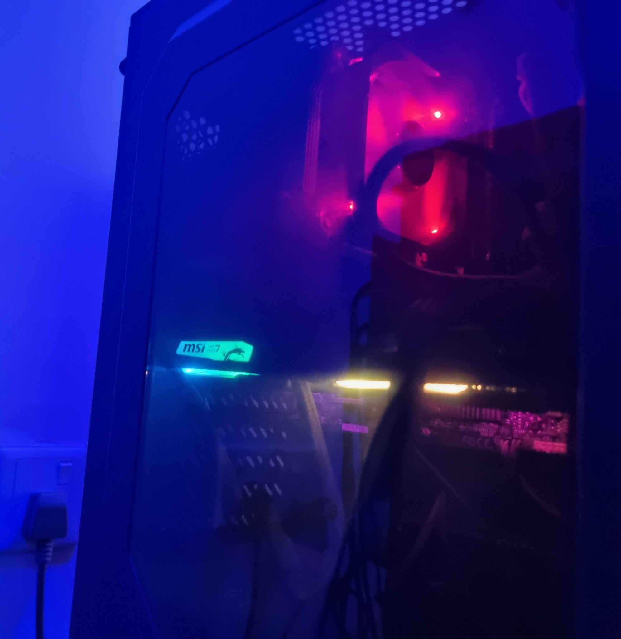 السلام عليكم 
للبيع حاسبات عدد  10 مع حسابات Epic و EA Games لكل حاسبة حسابها الخاص بيها 
شاشات 75 هرتز نوع  LG 
مبرد غازي Cooler Master
رام 16 GB 3200MHZ Hyper-X
هاب نوع Cisco 
مع كل ملحقاتها ميز مال قاعة نت مع كرسي بلاستك عادي مع كيبورد وماوس وهيتفون 
السعر سبع ملايين وقابل للتفاوض 
ما متواجد على الفيس 
للإستفسار ألاتصال على الرقم  ***********
