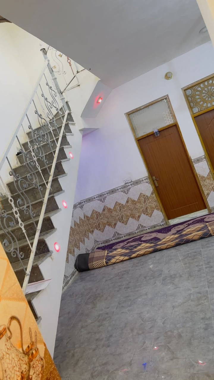 السلام عليكم بيت ميتين متر للبيع بيت نظيف متعوب عليه بناء طابوك سكف صب مسلح درجة اولوى خريطة تخبل الموقع مقابل الحي الصناعي القديم قرب مكتب أحمد الاسدي يبعد عن الشارع العاع اربع قطع مدرسة بنات وولد بالركن مالته قريب علا سوك الشمري البيت بيه ورقة مال بلدية النهروان بناء حاله حال الرسمي وجاري حايط عل الحايط رسمي الاتصال علا الرقم ***********
—
