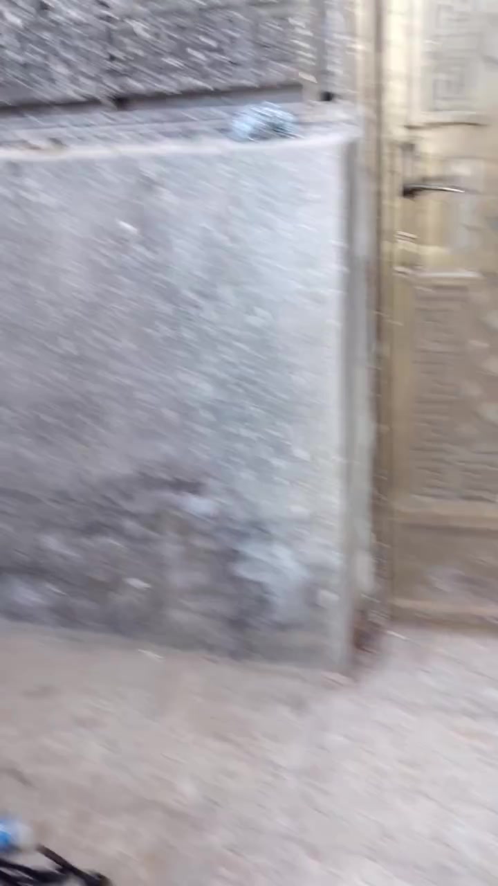 السلام عليكم دار للايجار ١٠٠ مربع طابق ونص غرفتين وصاله واستقبال وحمامين زراعي الاربع شوارع خلف الفوج قريب على الفلكه المنطقة كامله الخدمات للسفسار ***********
