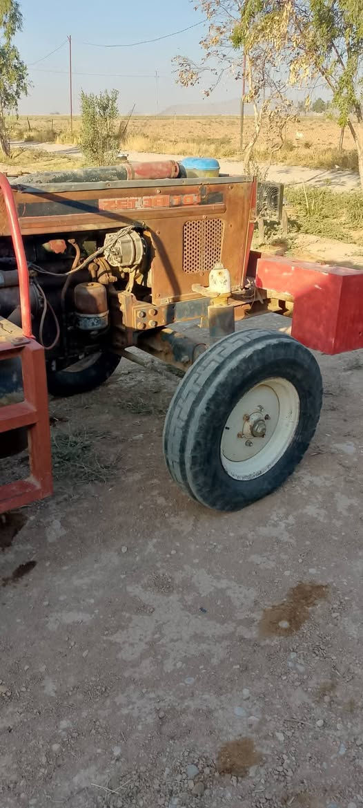 مكينة عنتر زيتور للبيع شغالة نكرة سلف ستيرن بور تايرات نظاف الملحقات دسك 16 صاج ألماني مع فدان البير تركي حجم 10 مع خرماشة مع ديجر صغير وديجر كبير المكان محافظة واسط قضاء بدرة للاستفسار الاتصال على الرقم ***********
