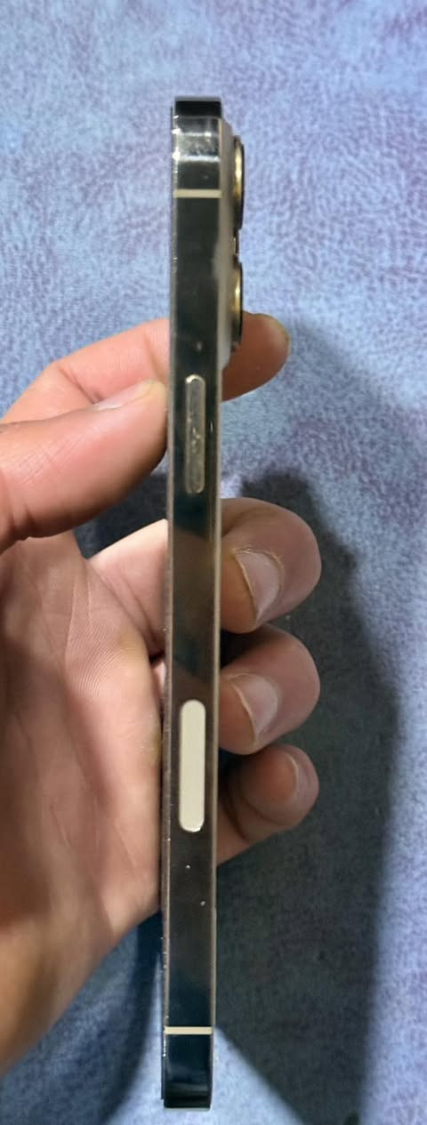 13 pro max 
لون ذهبي بطارية 91 نضافه 100‎%‎ 
ذاكره 256 جهاز كلش نضيف بالصوره وصاخه عليه وتر بروڤ ابد ممبدل بي شي وياه شاحنه الاصليه سعره 700 
مكاني بغداد الدورة  ***********
