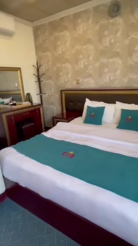 ✨🏨 تخيل تصحى الصبح على هيچ إطلالة...
غرفة مرتبة، راحة وهدوء، وموقع مميز يخلي إقامتك بأربيل أجمل مما تتوقع.
إذا عجبك المكان بالفيديو، تواصل ويانا وخلي الباقي علينا 😉 نوفر حجوزات فنادق متنوعة تناسب العوائل والأفراد وبأسعار مختلفة.
📞 للحجز والاستفسار: *********** *********** ***********
📱 واتساب متوفر على جميع الأرقام
#دليل_فنادق_أربيل #فنادق_أربيل #حجز_فنادق #أربيل #العراق
