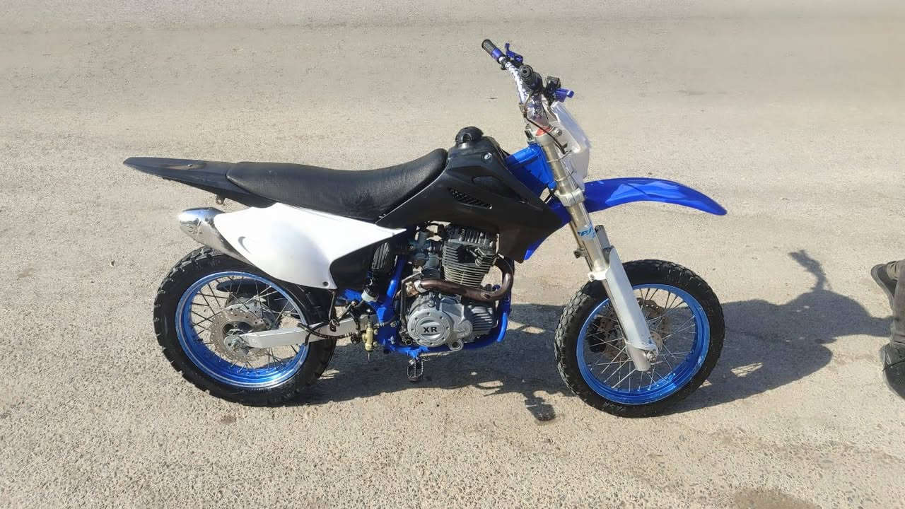 سلام عليكم 
دراجه جبلي للبيع الدراجه مكينه 250cc XR  ***********
