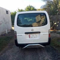 عندي نيسان اورفان للبيع موديل 2010 السياره جاهزه للاستفسار 07808775887