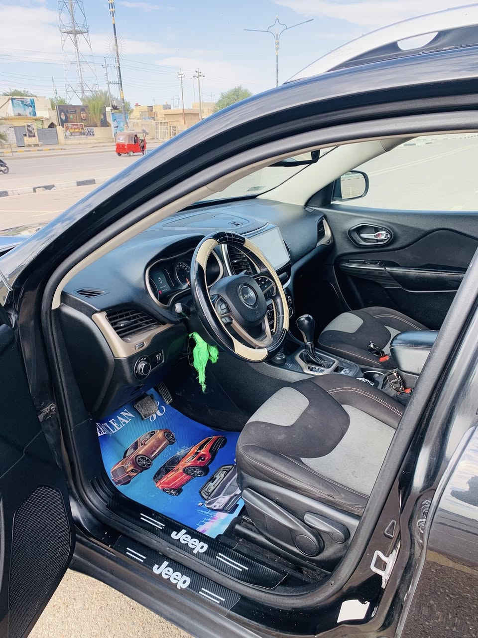 السلام عليكم 
جيب بزون للبيع موديل ٢٠١٦ 
وارد امريكي حادث جاملغ وبنيد 
رقم بغداد انگليزي مشروع وطني سنويه ٢٩  
سته سلندر السيارة جديده 
تشغيل عن بعد تحكم ستيرن شاشه كاميرا سايد بريك بصمه لايت عالي ناصي زنون مكينه وكير وحداديه وتخم تاير جديد 
مكانها ميسان ( *********** )
