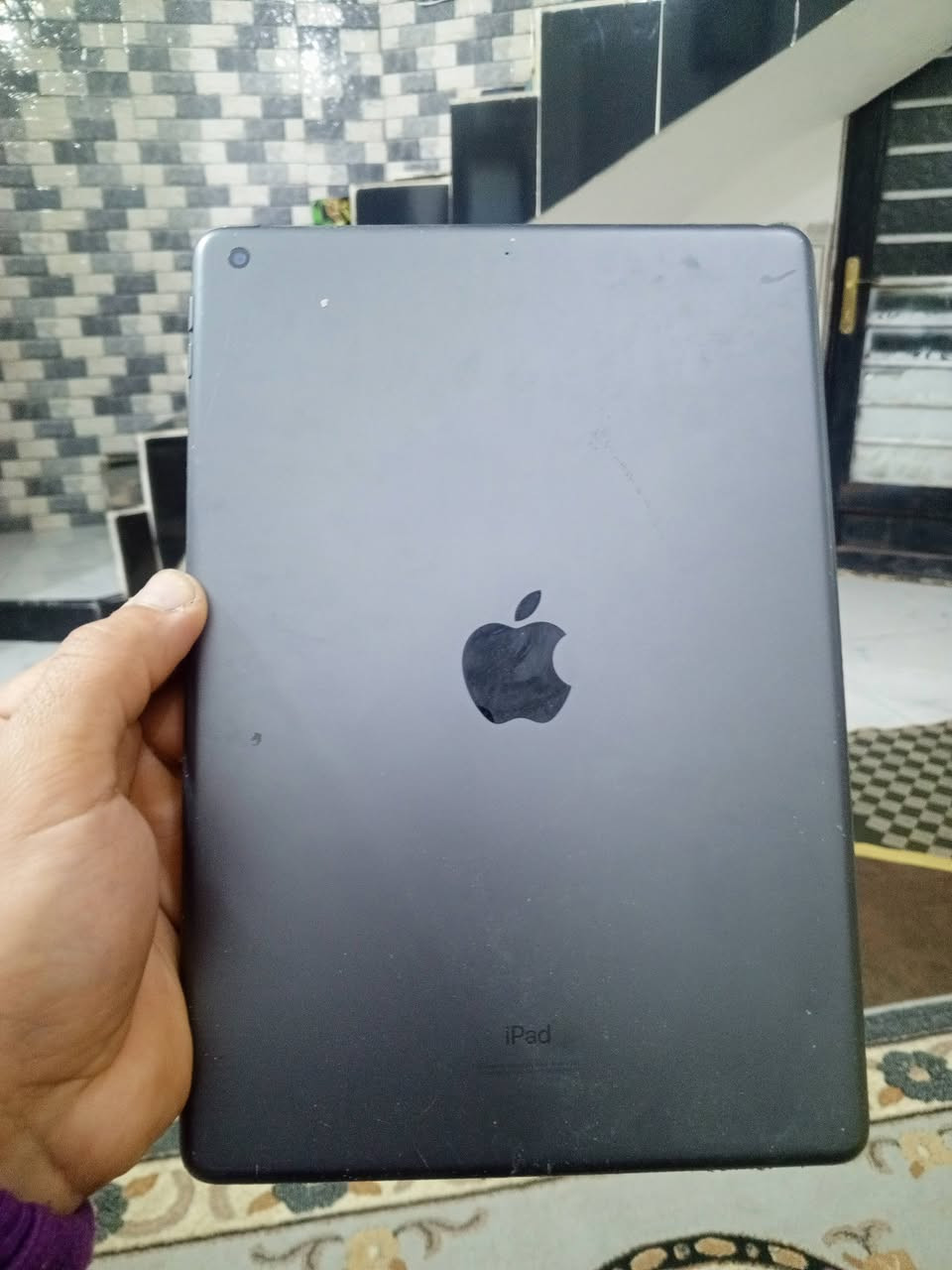 ايفون 11 برو ماكس امريكي ذاكرة 256 امريكي
نظيف حيل فقط الظهر بي فطر 
السعر 250 
ايباد 7 نظيف حيل مبدل فقط بطارية 100
ذاكره 32 السعر 120 طويريج
***********
