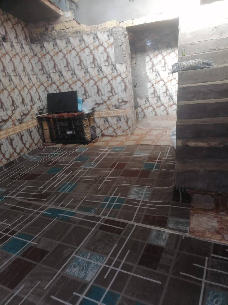 سلام عليكم من رخصة مدير الكروب
بيت المساحه 400متر البناء 200متر يتكون 3غرف نوم مع مطبخ إستقبال مظيف مع صحيات خارجيه البيت كامل نقص الأرضيه البيت بلحمزه حي الحسين قرب المنتزه بناء 2017 البيت ماليه البيت حلو مرتب  والسعر خاص على هاذا الرقم ***********
