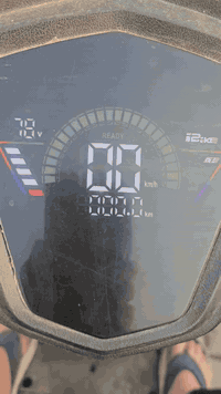 سلام عليكم دراجه شحن
السرعه 99الشحن الواحد تمشيك 50 k
نضيفه الله شاهد نقصه بس بريك خلفي بي خلل 
6بطاريات 
السعر 850 وبيه مجال حك الجيه 
متواجد فيس 
وتساب ***********
بغداد مدينة الصدر
