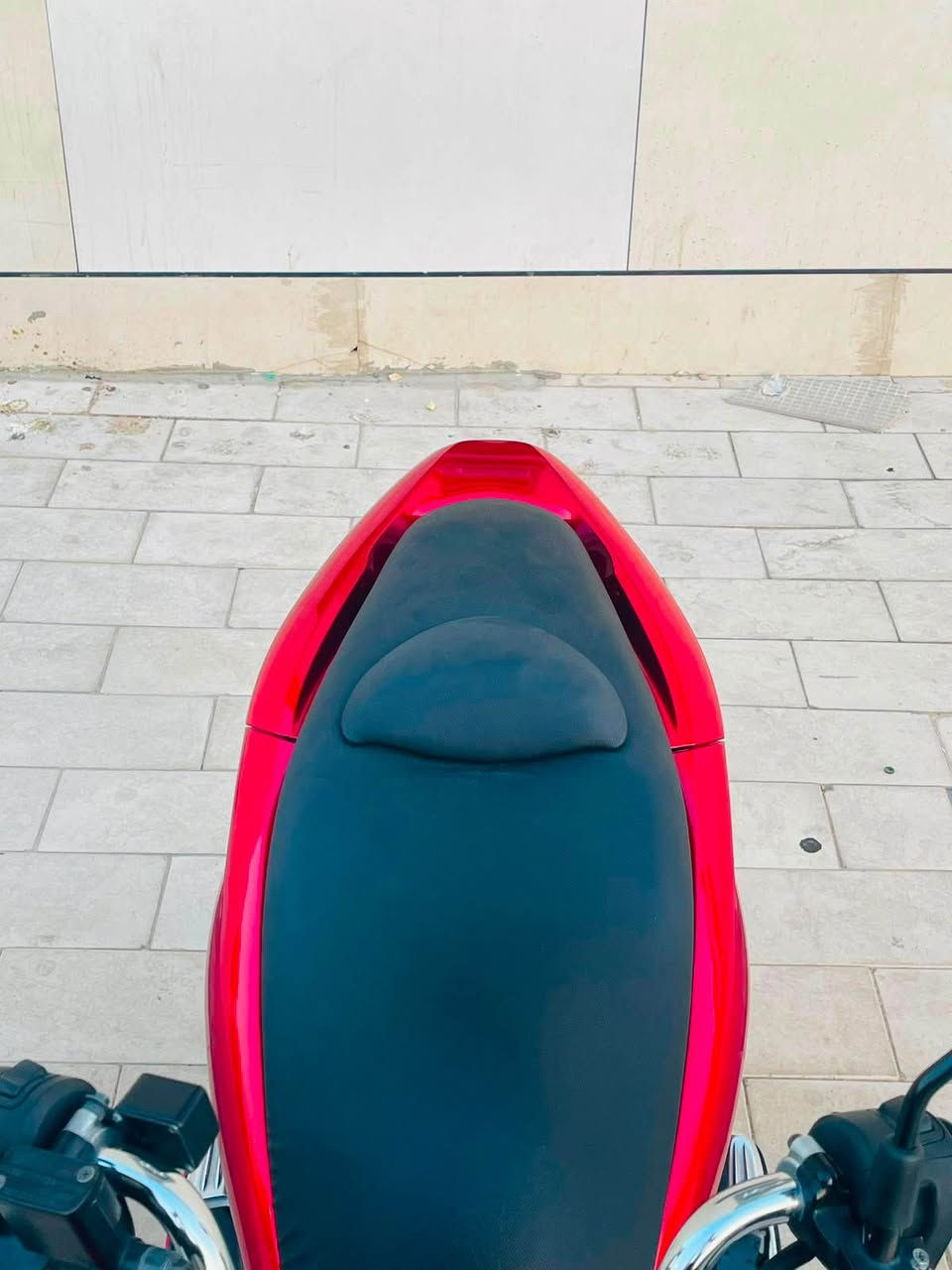 دراجه pcxجيل اول مكينه 125  دراجة  كلها ابلاديه شرط النضافه دراجهة مال رمبه صار الها أسبوع  نازله من المعرض المديل 2016 ماخذها رمبه اوراق المعرض موجوده يعني مو مال شارع 
حساس ازدحام سويجات ٢ الدراجه كفاله عامه الدراجه على ايدي شوفت عينك بل بيت ياباني الاصليJF جديده شرط الوكاله***********
السعر1500 بغداد, العراق
