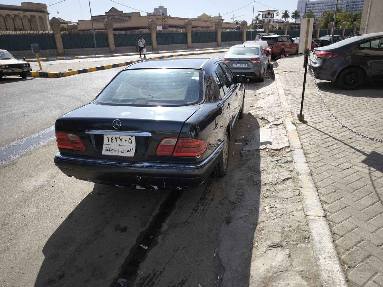 @الجميع
مارسدس ام عيون السياره مناقصهه شي خير من الله تبريد شغال مكينه كير صدر امامي مكفولات الصدر الخلفي فقط تعبان بيع فقط ٦٥ ورقه***********
