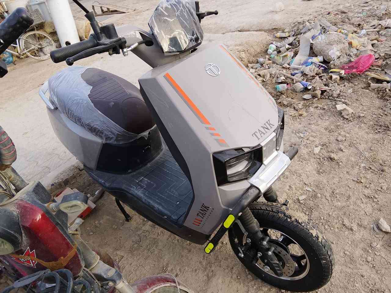 السلام عليكم عندي دراجه للبيع استخدمته 15يوم نضافه بلوتوث بصمتين مفاتيح عدد 2 كارت عدد 2 مكاني الرسالة مسعجل البيعته *********** مكاني حي الرسالة
