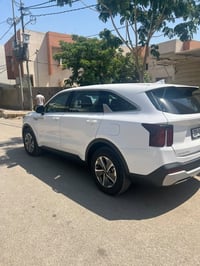 سورنتو 2025 وارد أمريكي للبيع LX ضررها تبديل جنطة وباب خلفي  بدون دواخ...