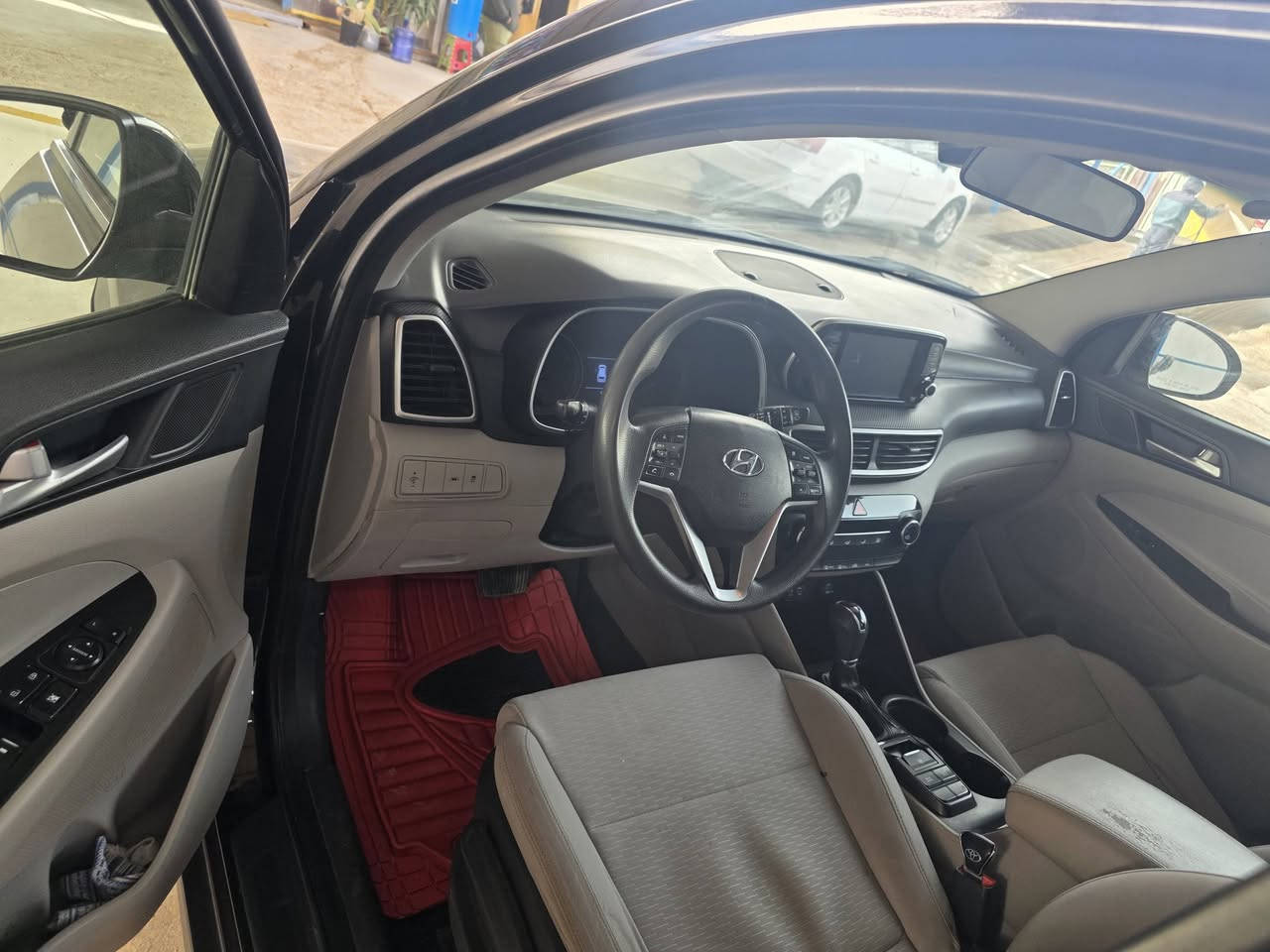 توسان ١٩ رقم قادسيه وارد امريكي حادثها بنيد فقط باقي مكفول مواصفات شاشه كبيره كامره دوار سايد بريك بصمه نضام سرعه السعر ١٦٠ بيها مجال ديوانيه شاميه ***********
