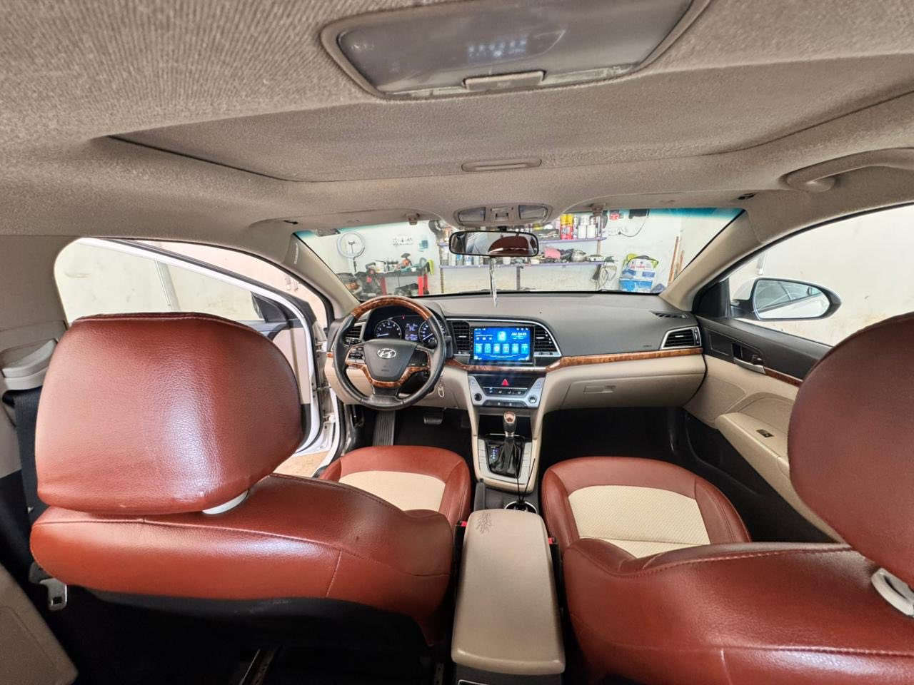 سلام عليكم الانتره للبيع موديل 18  مكانه بغداد الشعله  قطاع الخامس سياره نضيفه كلش ومال بيت سياره حلو وسونار موجود بصور هاذ رقم إذا حاب. تعرف سعره ***********
