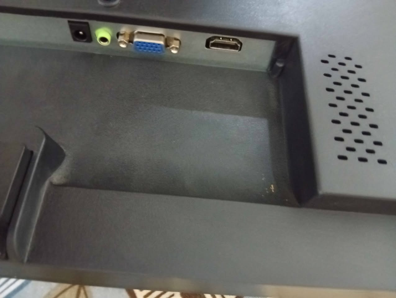 📢 للبيع شاشة SHINY Gaming Monitor
🔹 الماركة: SHINY Version
🔹 الحجم: 24 بوصة
🔹 التردد: 75Hz
🔹 المنافذ: HDMI + VGA
🔹 تدعم إخراج الصوت الخارجي (Audio Out)
🔹 الكارتونة الأصلية موجودة.

📌 ملاحظة:
الشاشة تحتاج فقط ضبط/تصليح الإضاءة، لذلك تُباع كما هي.

💰 السعر: اكتب سعرك المناسب وراسلني.

📍 الموقع: بابل - الحلة - حي الجزائر.

🚚 التوصيل متوفر إلى جميع أنحاء العراق.

📞 للتواصل واتساب: ***********
