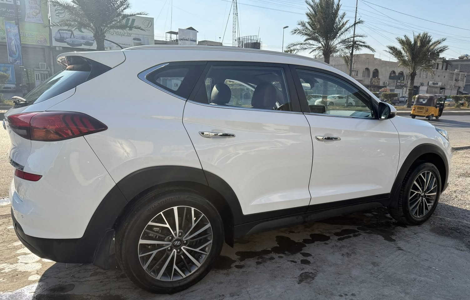 السلام عليكم للبيع توسان مديل 2020 خليجي مكفولة ماشية 119 رقم بغداد مواصفات مقاعد جلد - كامره وشاشة - حساسات خلفية -  حديد السعر205 ورقة  وبيها مجال للاستفسار اكثر الاتصال على ((*********** ))مكاني بغداد مدينه الصدر
