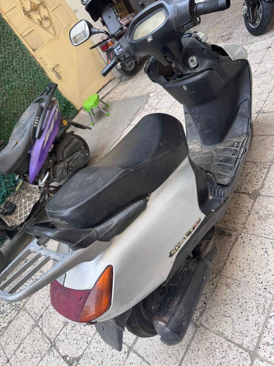 سبيسي ياباني 
دراجة تجفيت درجة اولة بوش وبستم (بدون فشك) 
دراجة نضيفة تمشي وتشتغل مابيهه شي فقط كفرات مكسرة دراجة لا تنقص ولا تبخير 
تايرات امامي خلفي جدد نكرة الدراجة 
مكاني بغداد الشعلة حي الجوادين 
السعر 225 وبيهه مجال. بغداد, العراق


**إذا كنت صاحب هذا الإعلان وتريد حذفه لأي سبب، رجاءا أرسل رسالة إلى الدعم الفني**