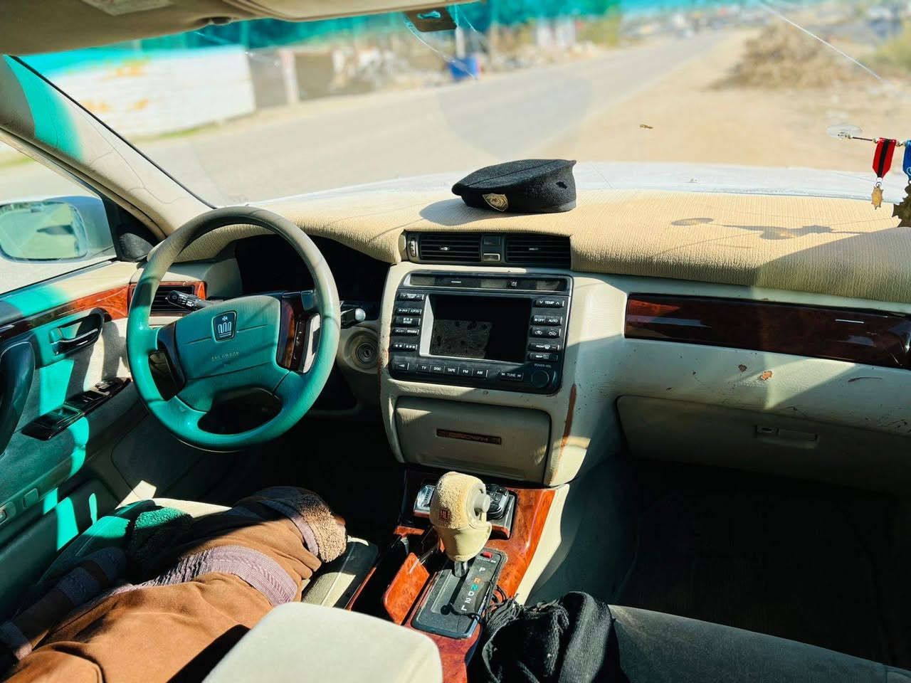 السلام عليكم شباب للبيع  تويوتا كراون ملكه 2002 السياره نضيفه داخل خارج متومه ارقام وسنويه 
مكينه ديفور مكينه وكير نضيفات حداديه اماميه تعبانه غرفه جديده 
السعر 32 $ الخاص مغلق فقط اتصال 
رقم الهاتف//***********
