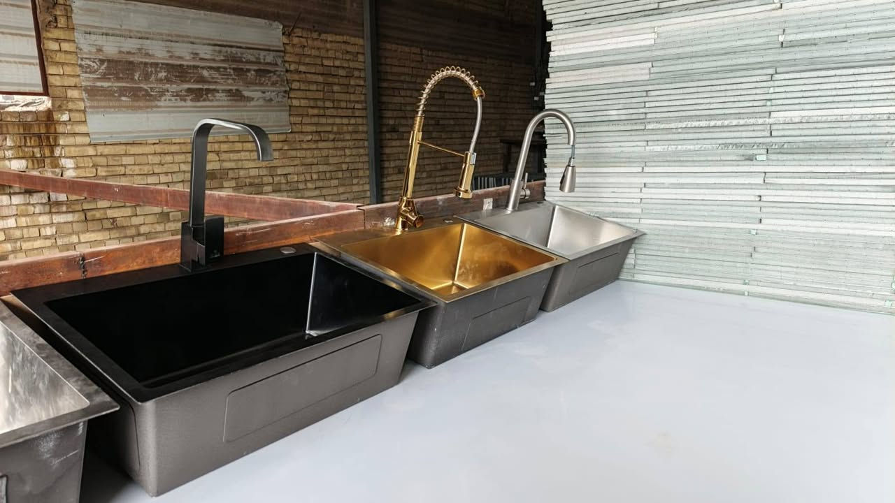 السلام عليكم ✍️يوجد لدينا تبديل الكاونترات وتغير الموديلات التركي. 
مطبخك ويانه اجمل 🫰تخفيضات سارع 25٪💵و بأشراف كادر مختص بتصميم  احدث الموديلات العالميه....
العرض الاول .....كاونتر MDF مع مرمر صناعي 400٠💸 الف المتر  فقط.مع سلة هديه...شد وتنصيب مجاناً .
العرض الثاني .....كاونتر HDF مع مرمر كوارتز  500الف 💸 فقط مع سلة هديه .
العرض الثالث....كاونتر أيطالي مع مرمر كوارتز طبيعي650الف💸 فقط مع سلة هديه ..
ملاحظه ...المتر طولي يشمل المعلق والارضي والمرمر 
العنوان النجف  الاشرف  شارع مجمع العين مقابل اسواق (فد لحظه)....... {معمل الغري  للمطابخ... بإدارة علي الكرعاوي 
للاستفسار ع الارقام التاليه المراسلة ع الخاص بالبيج. *********** بي واتساب.
