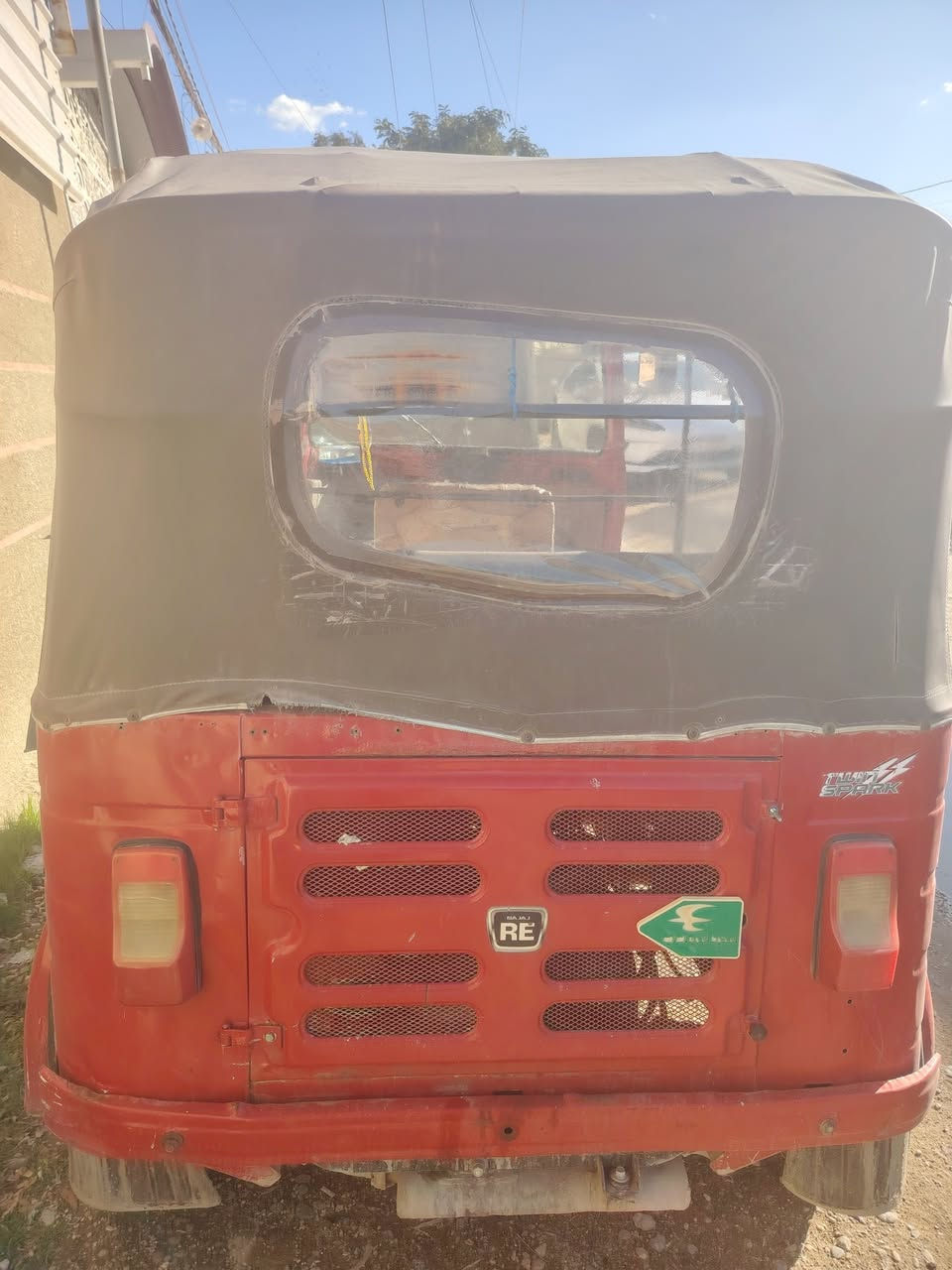 السلام عليكم تكتك للبيع 18 نضيفه مجفته جديد بوشه وبستم تايرات جدد تكتك خير من الله الدوره ابو دشير السعر 3750.  ***********
