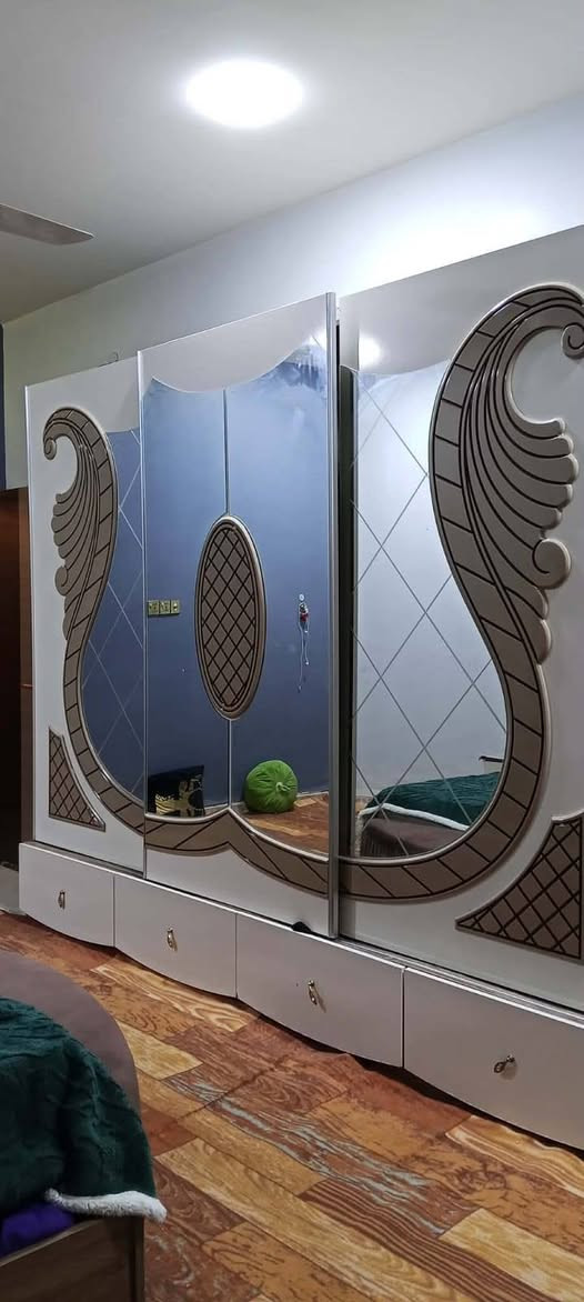 غرفه تركي ضخمه  تكمه نظيفه مابيه ضرر .ديوانيه .الاسكان .مقابل المعهد التقني ***********
